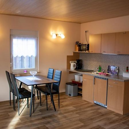 לובנאו Ferienwohnung Smiley מראה חיצוני תמונה