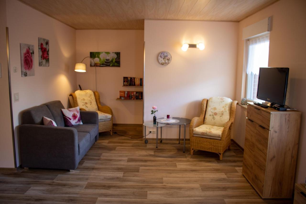 לובנאו Ferienwohnung Smiley מראה חיצוני תמונה