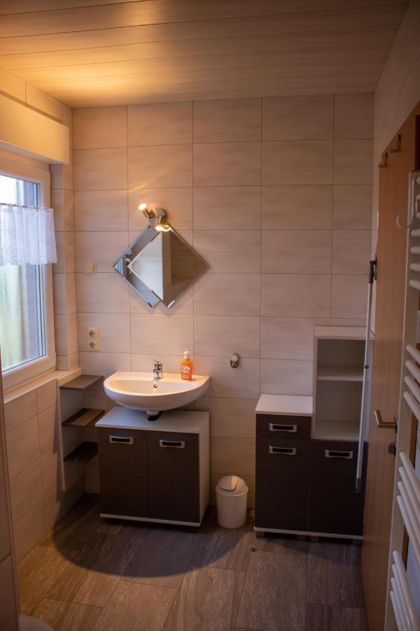 לובנאו Ferienwohnung Smiley מראה חיצוני תמונה